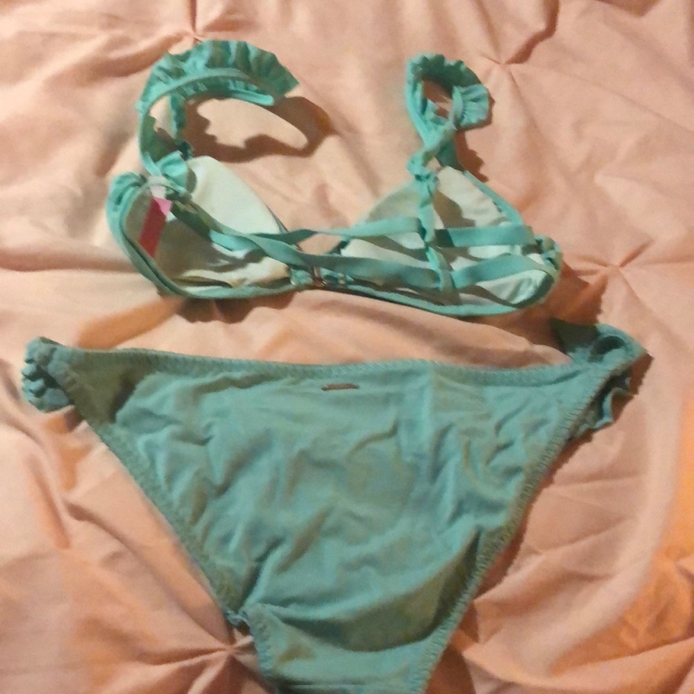 Bikini - Picture 2 of 4